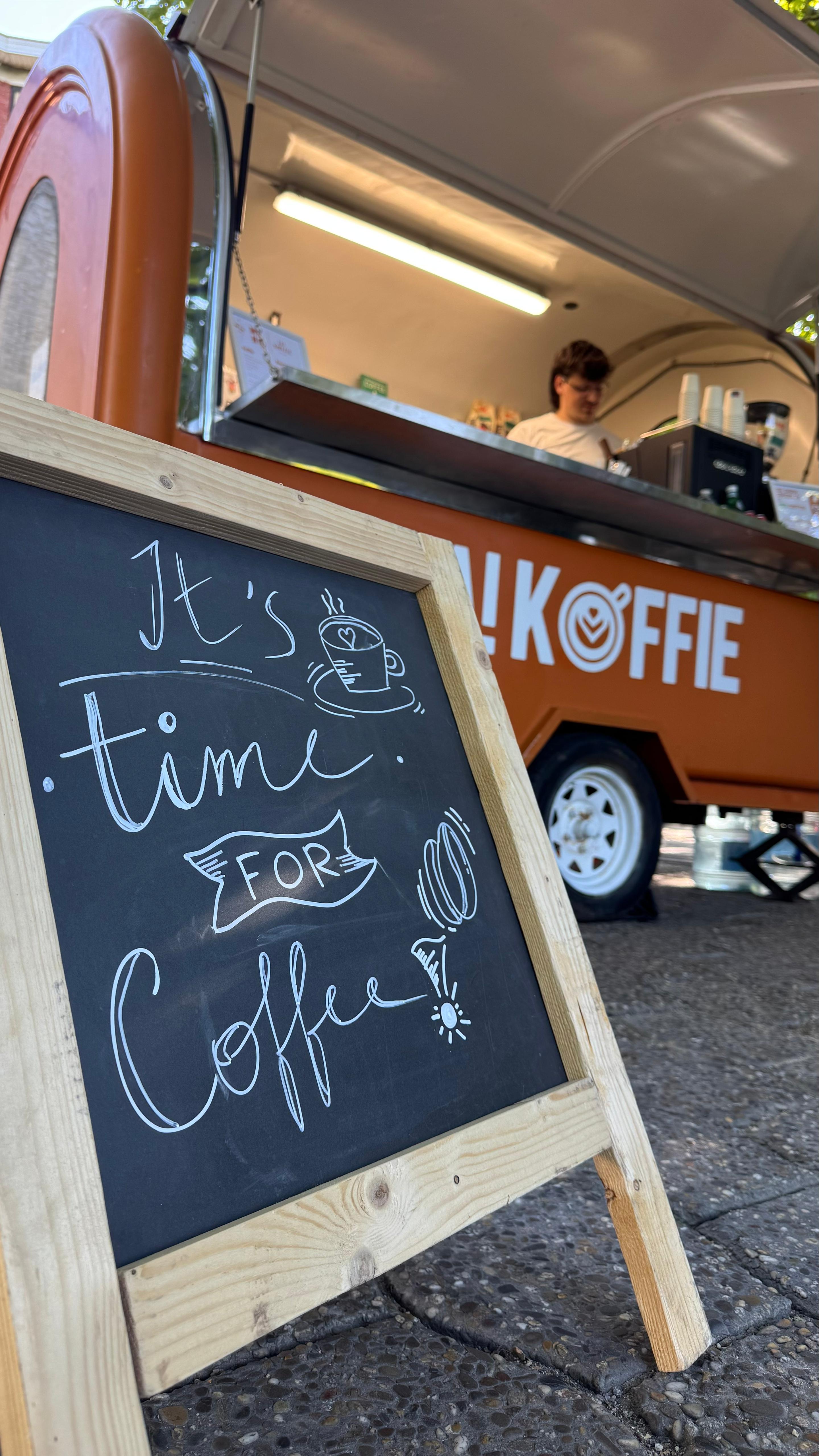 Close‑up van de feloranje kar