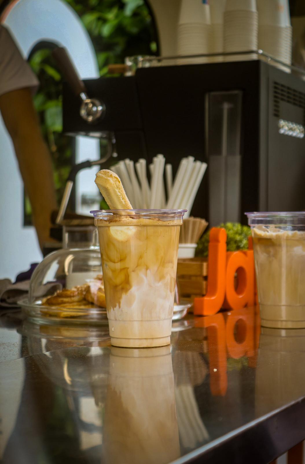 Barista trekt espresso